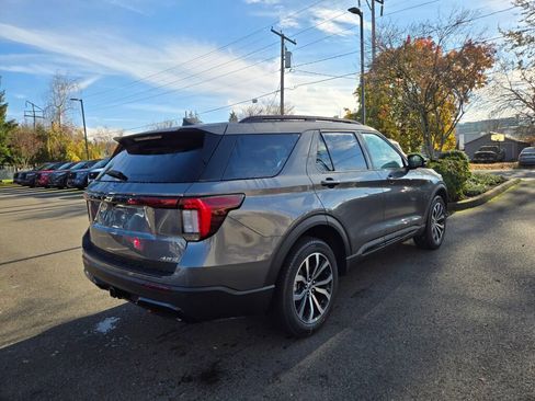 New 2026 Ford Explorer ST-Line image 5