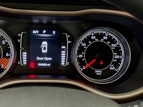 Used 2015 Jeep Cherokee Sport FWD image 12