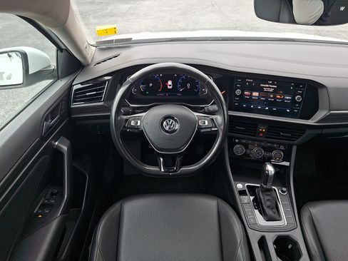 Used 2019 Volkswagen Jetta SEL w/ Cold Weather Package FWD image 11