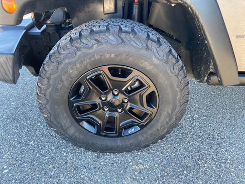 Used 2018 Jeep Wrangler Sport image 25