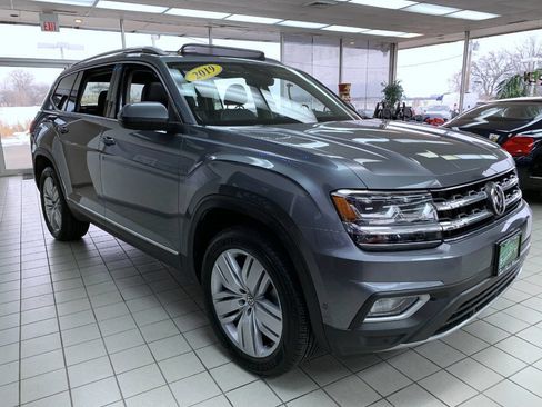 Used 2019 Volkswagen Atlas SEL Premium image 3