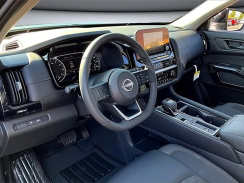 New 2025 Nissan Pathfinder SV image 7