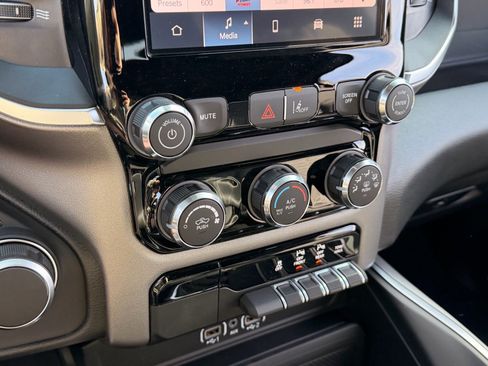 New 2026 RAM 1500 Express AWD/4WD image 16