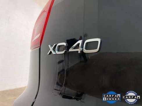 Used 2025 Volvo XC40 B5 Plus image 97