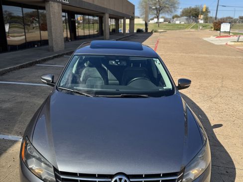 Used 2015 Volkswagen Passat TDI SEL Premium image 9