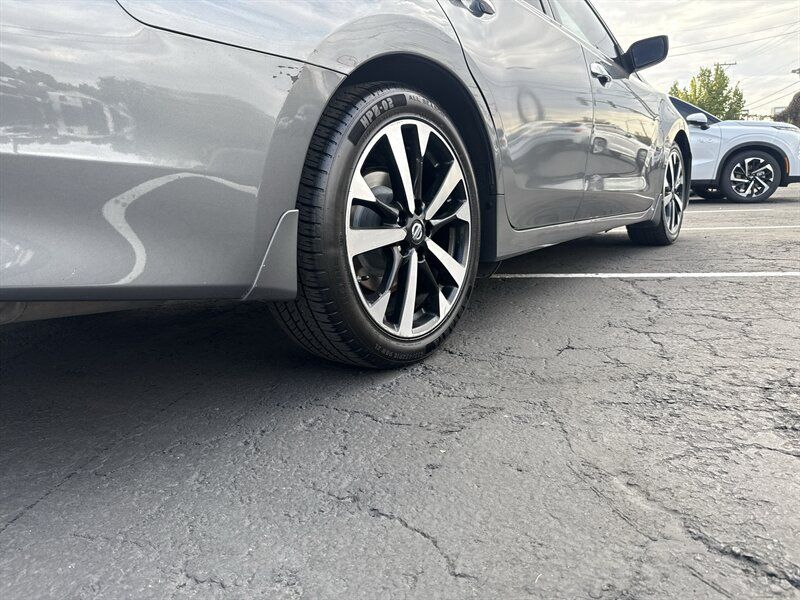 Used 2018 Nissan Altima 2.5 SR FWD image 5