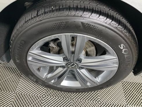 Used 2024 Volkswagen Jetta SE w/ Panoramic Sunroof Package image 7