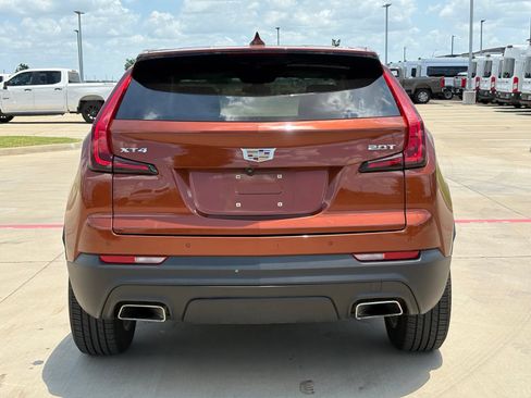 Used 2019 Cadillac XT4 Luxury w/ Cold Weather Package FWD image 6