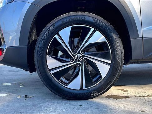 New 2026 Volkswagen Taos SE AWD/4WD image 8