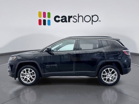 Used 2023 Jeep Compass Latitude image 2