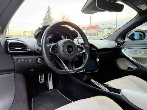 Used 2023 McLaren Artura RWD image 15