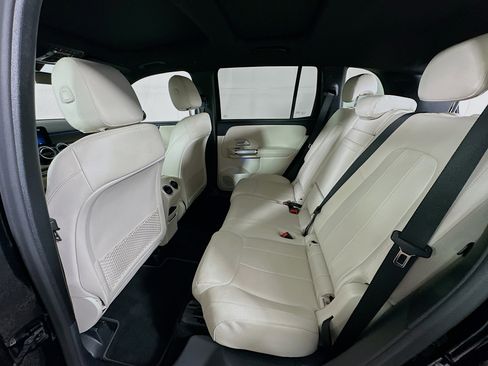 Used 2025 Mercedes-Benz GLB 250 image 27