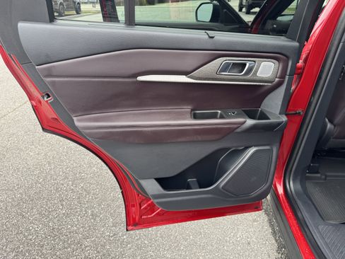 Used 2025 Ford Explorer Platinum image 8