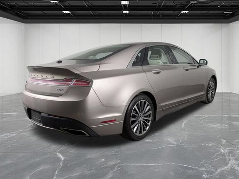 Used 2018 Lincoln MKZ Premiere FWD image 5