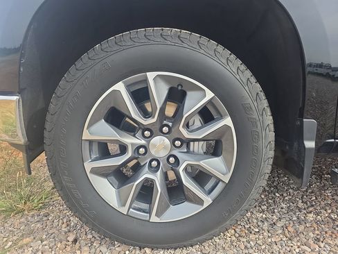 Used 2024 Chevrolet Silverado 1500 LT AWD/4WD image 34