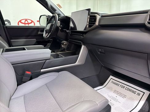 Used 2025 Toyota Tundra Limited AWD/4WD image 9