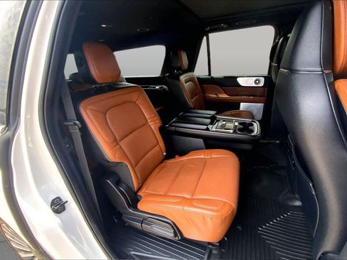 Certified 2020 Lincoln Navigator L Reserve w/ Luxury Package AWD/4WD image 19