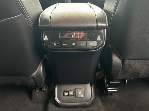 Used 2023 Toyota Highlander Limited AWD/4WD image 25