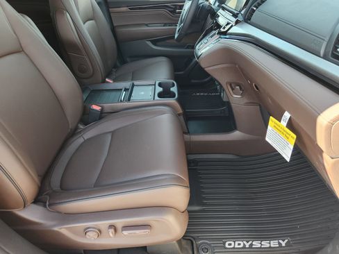 New 2026 Honda Odyssey Touring image 17