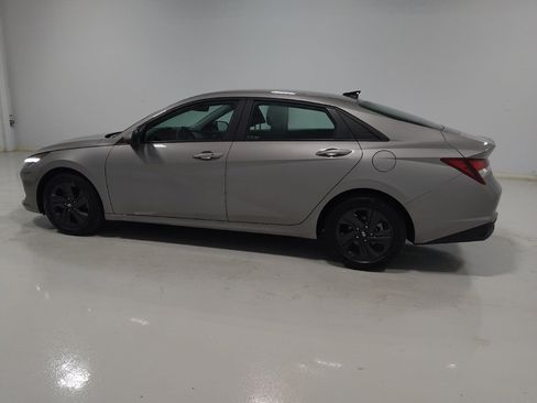 Used 2023 Hyundai Elantra SEL FWD image 3