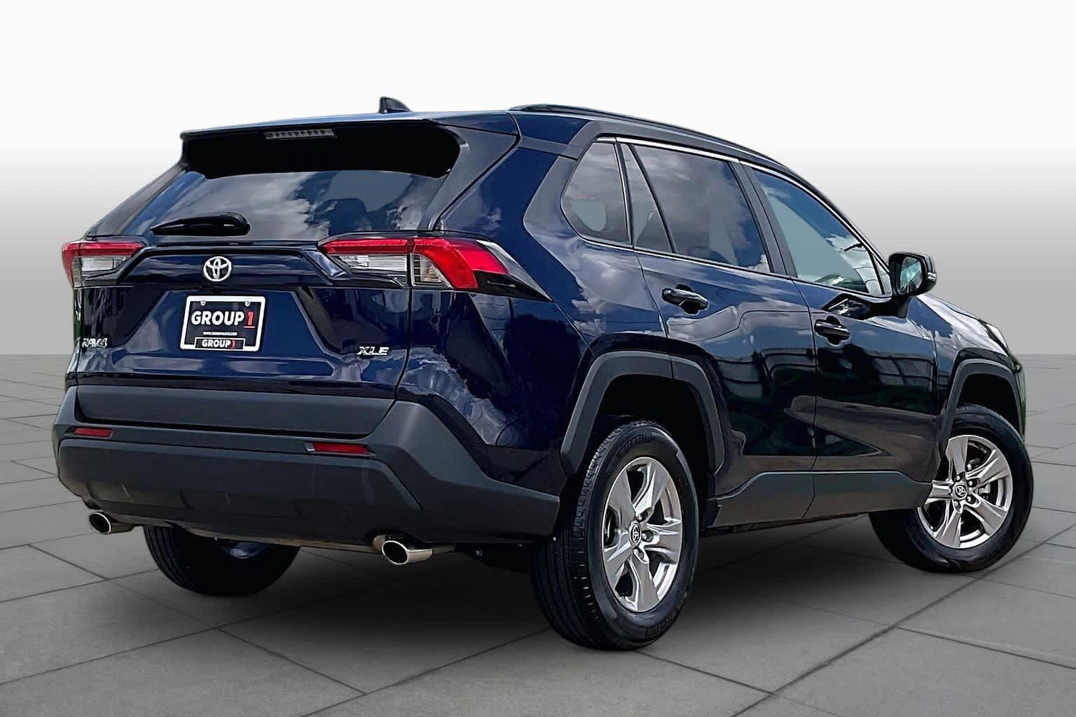 Used 2025 Toyota RAV4 XLE FWD image 12