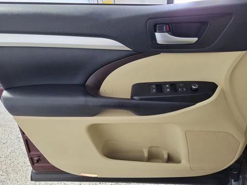 Used 2019 Toyota Highlander XLE FWD image 22