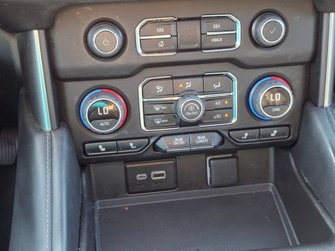 Used 2023 Chevrolet Tahoe Z71 w/ Luxury Package AWD/4WD image 27