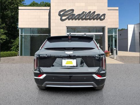 New 2027 Cadillac Optiq Luxury w/ LPO, Floor Liner Package AWD/4WD image 4