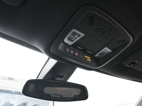 Used 2023 Chevrolet Traverse LT image 23