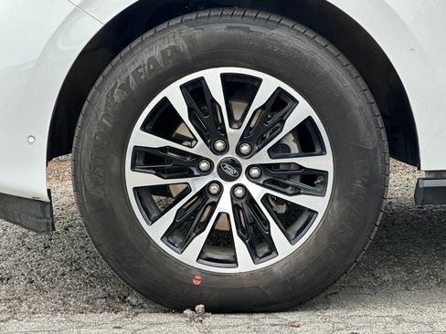 Used 2025 Ford Expedition Max Platinum AWD/4WD image 25