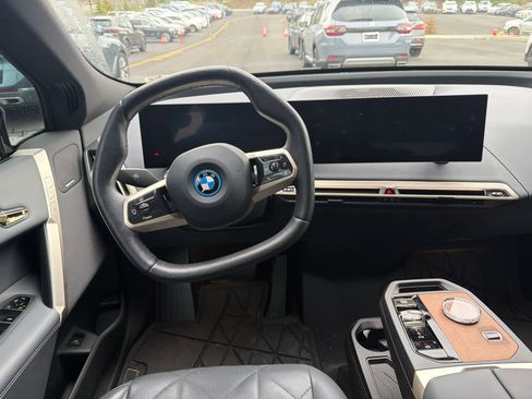 Used 2023 BMW iX xDrive50 w/ Premium Package AWD/4WD image 5