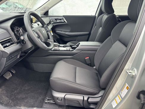 New 2026 Mitsubishi Outlander ES image 4