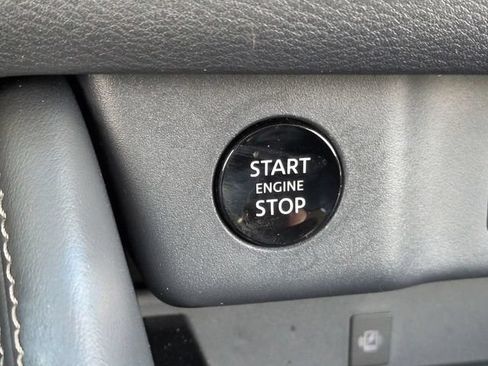 Used 2025 Nissan Rogue Platinum FWD image 29