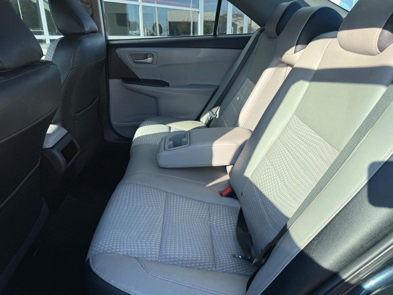 Used 2015 Toyota Camry SE FWD image 12