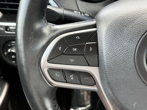 Used 2019 Jeep Cherokee Latitude Plus w/ Cold Weather Group image 22