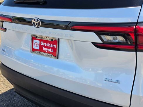 Used 2024 Toyota Grand Highlander AWD image 14