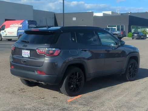 Used 2022 Jeep Compass Latitude AWD/4WD image 3