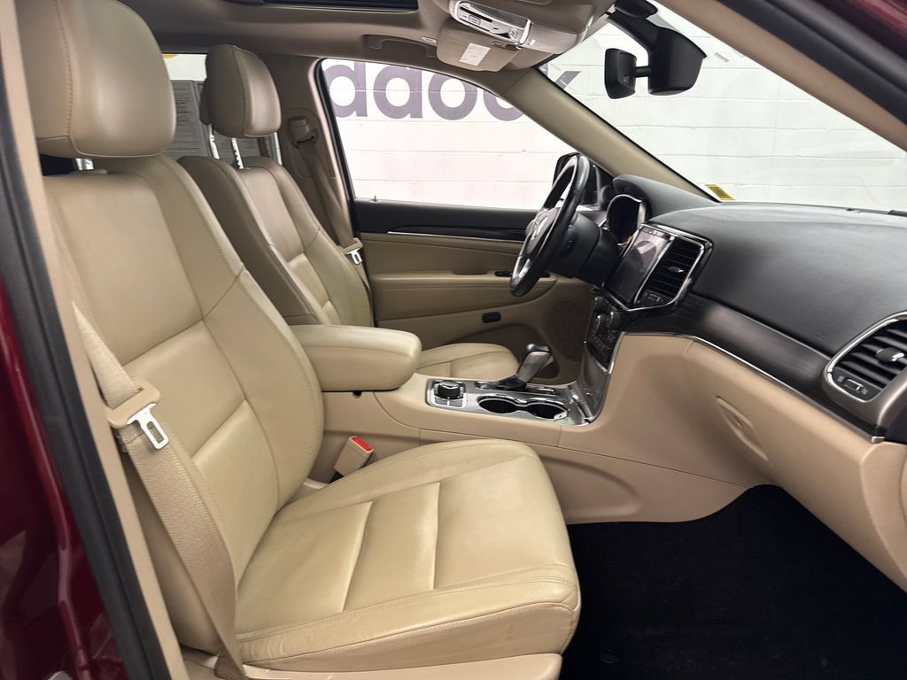 Used 2020 Jeep Grand Cherokee Limited AWD/4WD image 29