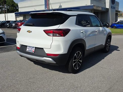 Used 2025 Chevrolet TrailBlazer LT AWD/4WD image 4