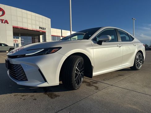 Used 2026 Toyota Camry XLE w/ Premium Plus Package image 6