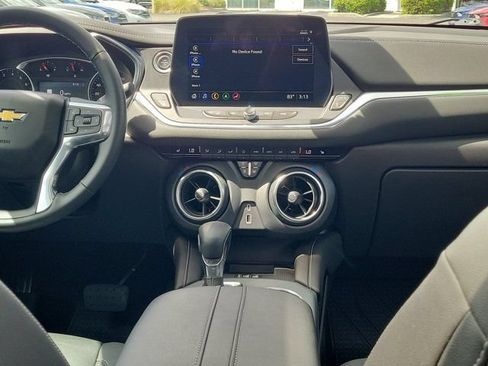 Used 2024 Chevrolet Blazer LT w/ Sound & Technology Package FWD image 5