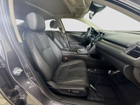Used 2019 Honda Civic Touring image 29