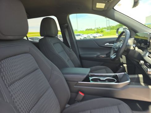 Used 2025 Chevrolet Equinox LT w/ Safety and Technology Package FWD image 14
