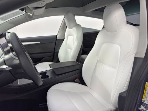 Used 2022 Tesla Model 3 image 37