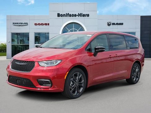 New 2026 Chrysler Pacifica Select image 2