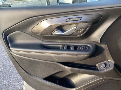 Used 2024 GMC Terrain SLT image 22