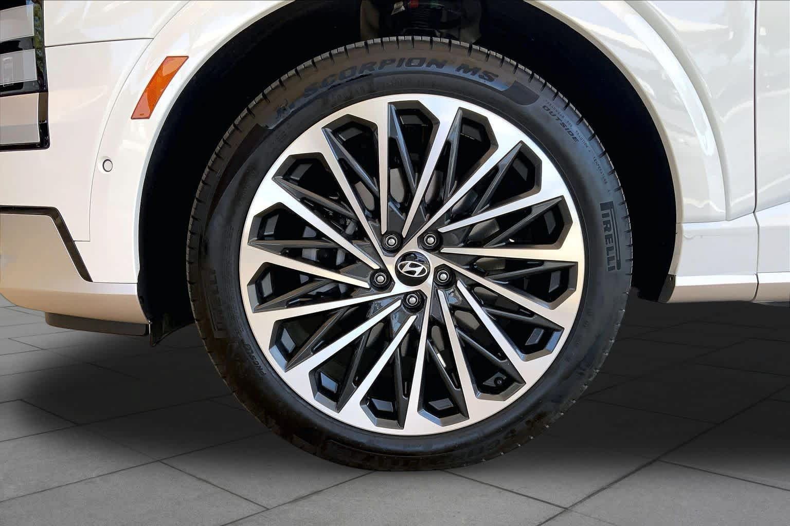 Used 2026 Hyundai Palisade Calligraphy AWD/4WD image 11