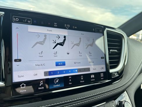 New 2026 Chrysler Pacifica Limited w/ S Appearance Package image 38