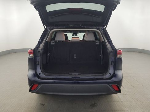 Used 2020 Toyota Highlander L AWD/4WD image 29