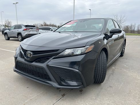 Certified 2024 Toyota Camry SE image 3